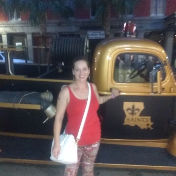 🎉🤴Meet your Posher, Amanda - Picture 2 of 3